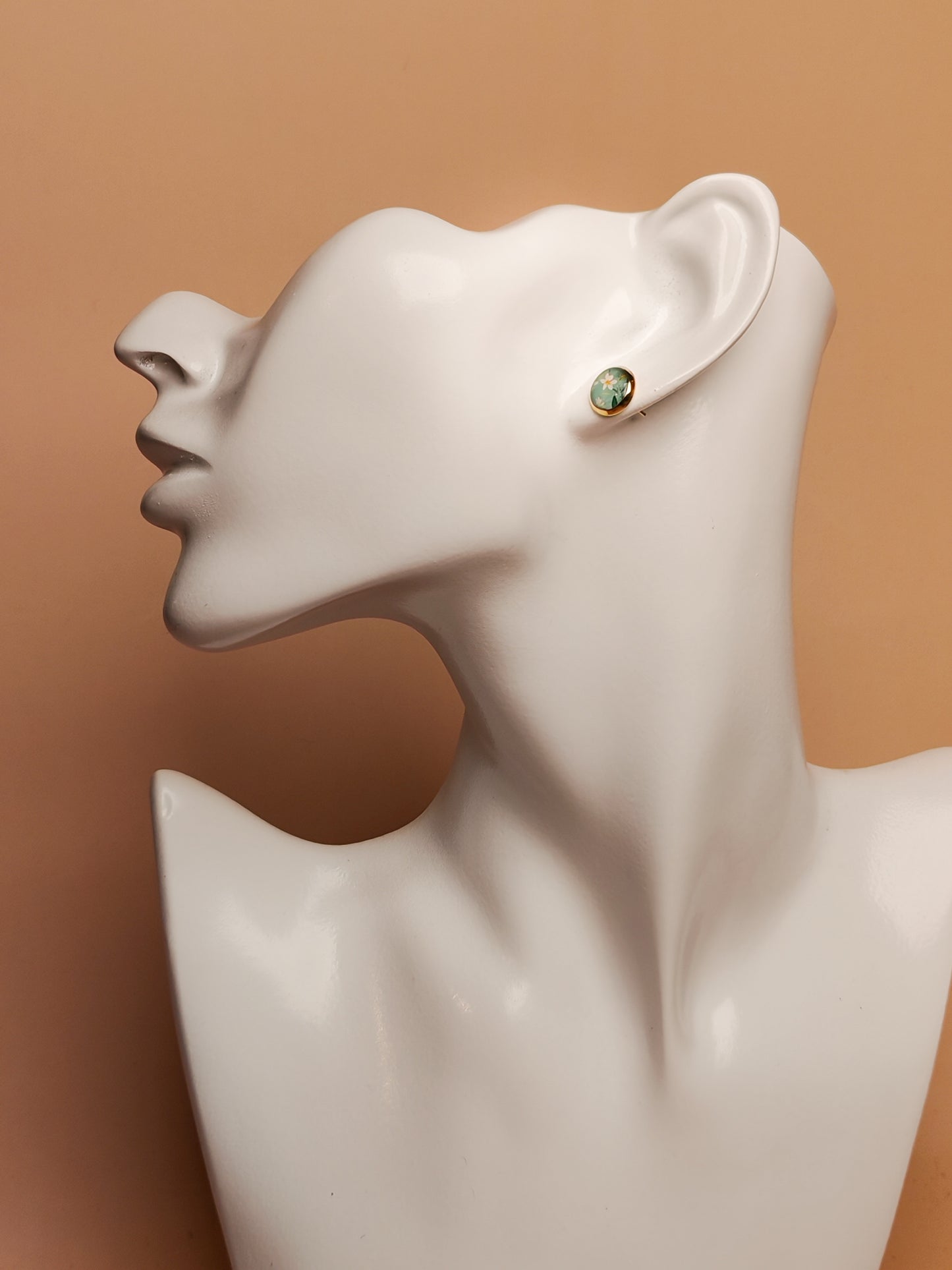 Clous cabochon de 8 mm – Fleurs blanches sur fond vert