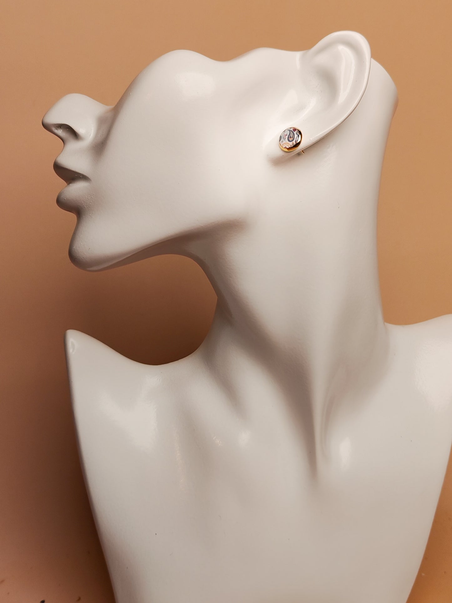 Clous cabochon de 8 mm – Arabesques paisley sur fond clair