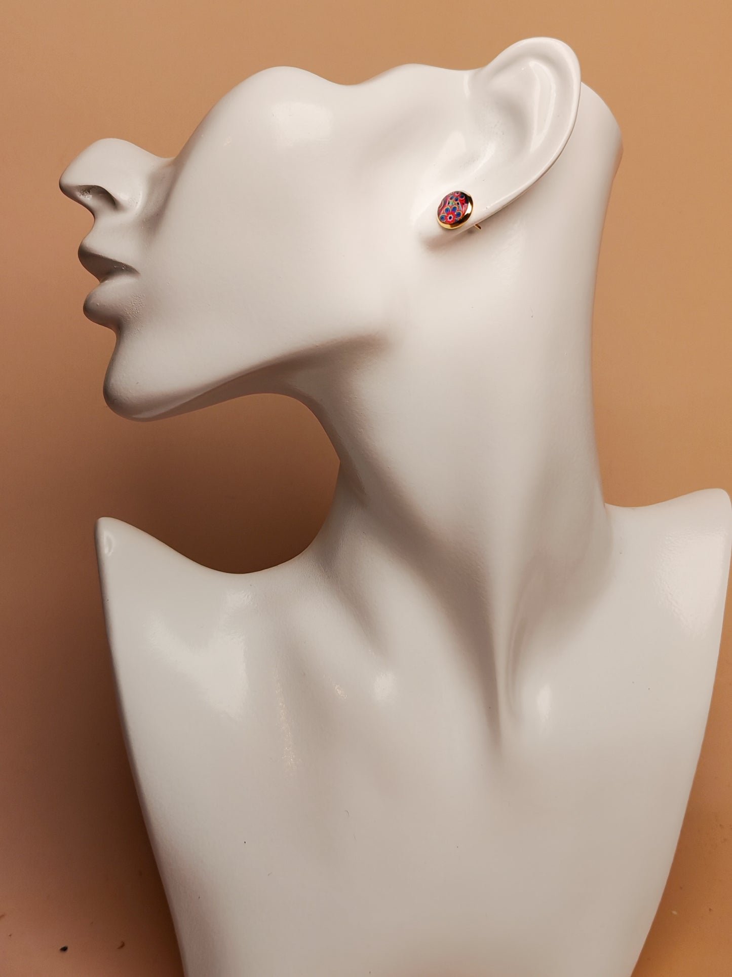 Clous cabochon de 8 mm – Arabesques colorées sur fond bleu