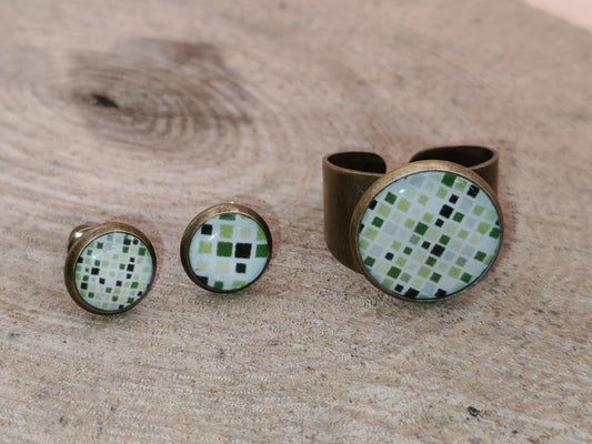Ensemble bague + clous cabochons 8 mm - Carreaux pixel verts et fraîcheur printanière
