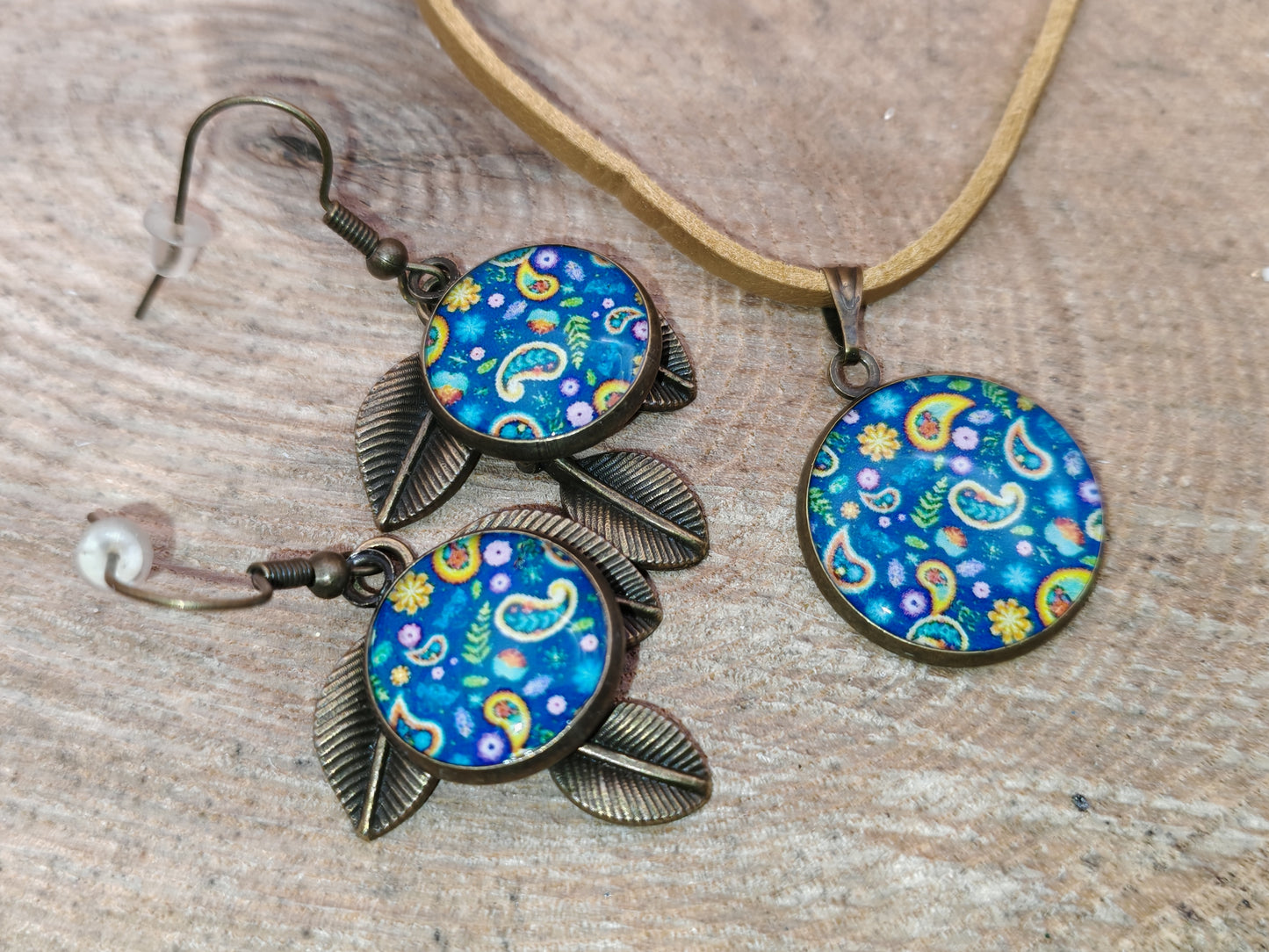 Ensemble pendentif + boucles d’oreilles – Jardin cachemire