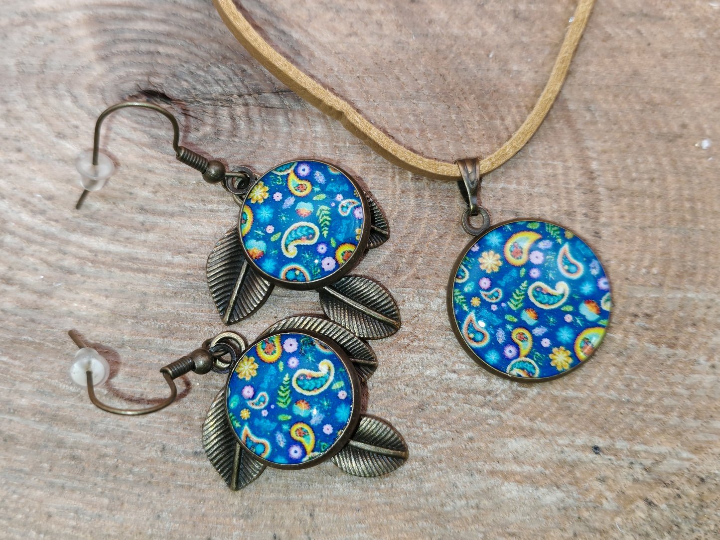 Ensemble pendentif + boucles d’oreilles – Jardin cachemire