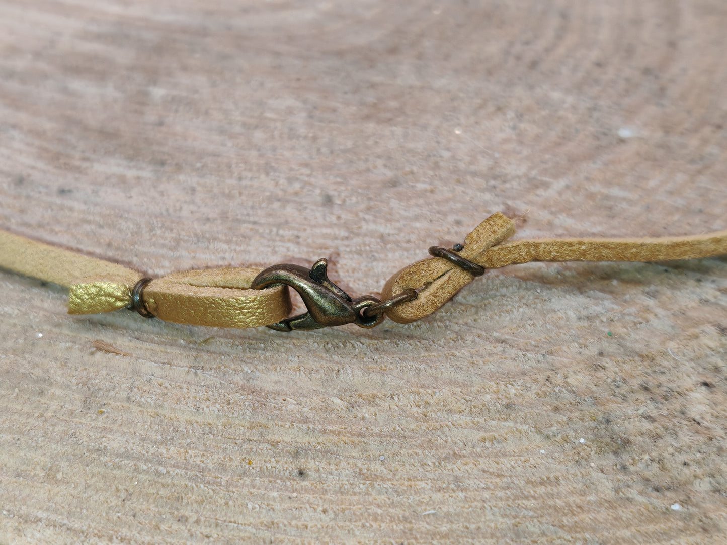 Ensemble pendentif + boucles d’oreilles – Plumes de minuit