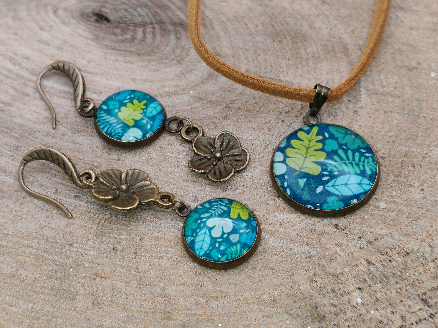 Ensemble pendentif + boucles d’oreilles – Feuillage d’eau douce