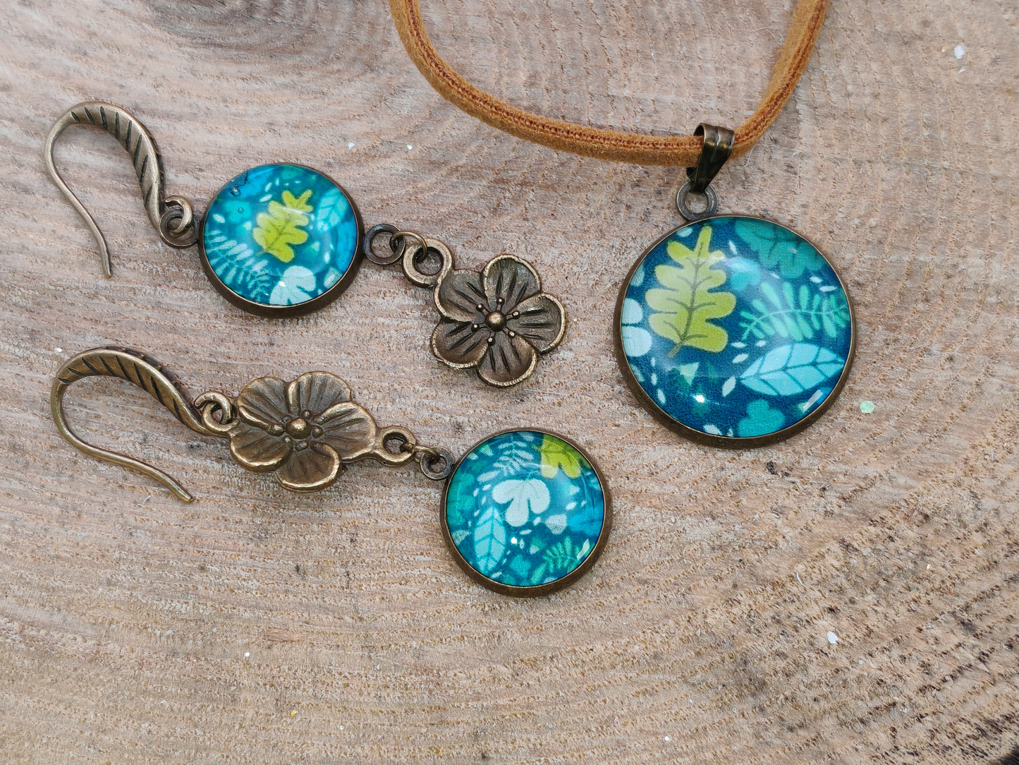 Ensemble pendentif + boucles d’oreilles – Feuillage d’eau douce