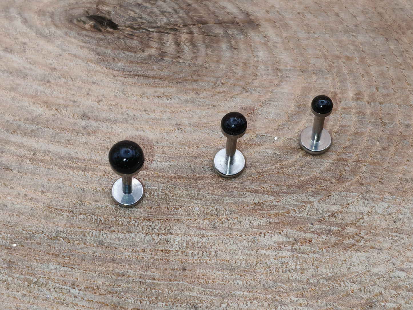 Piercings – Résine noire miniature