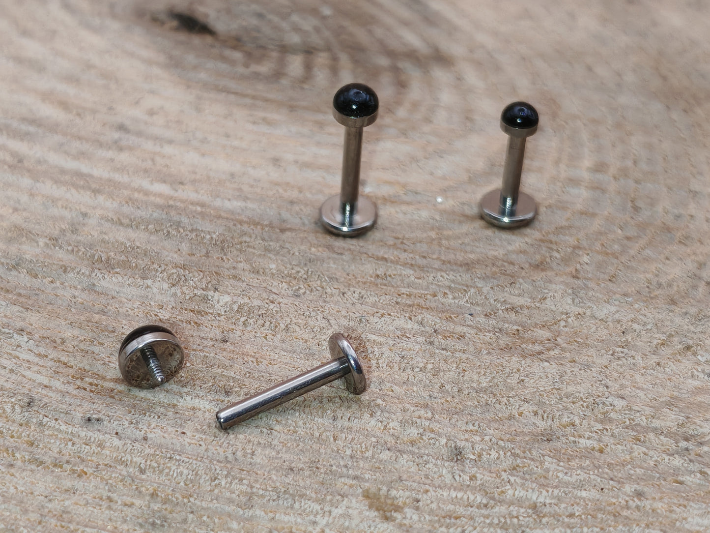 Piercings – Résine noire miniature