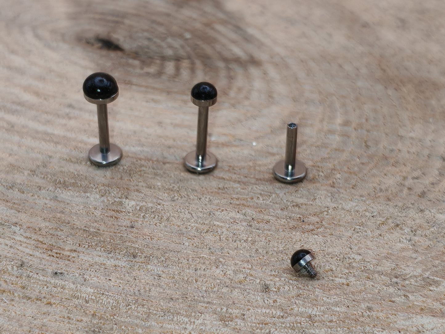 Piercings – Résine noire miniature