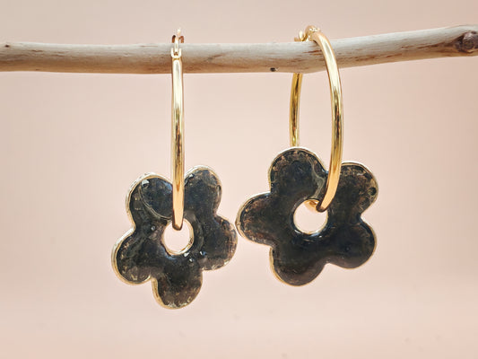 Boucles d’oreilles – Fleurs noires scintillantes