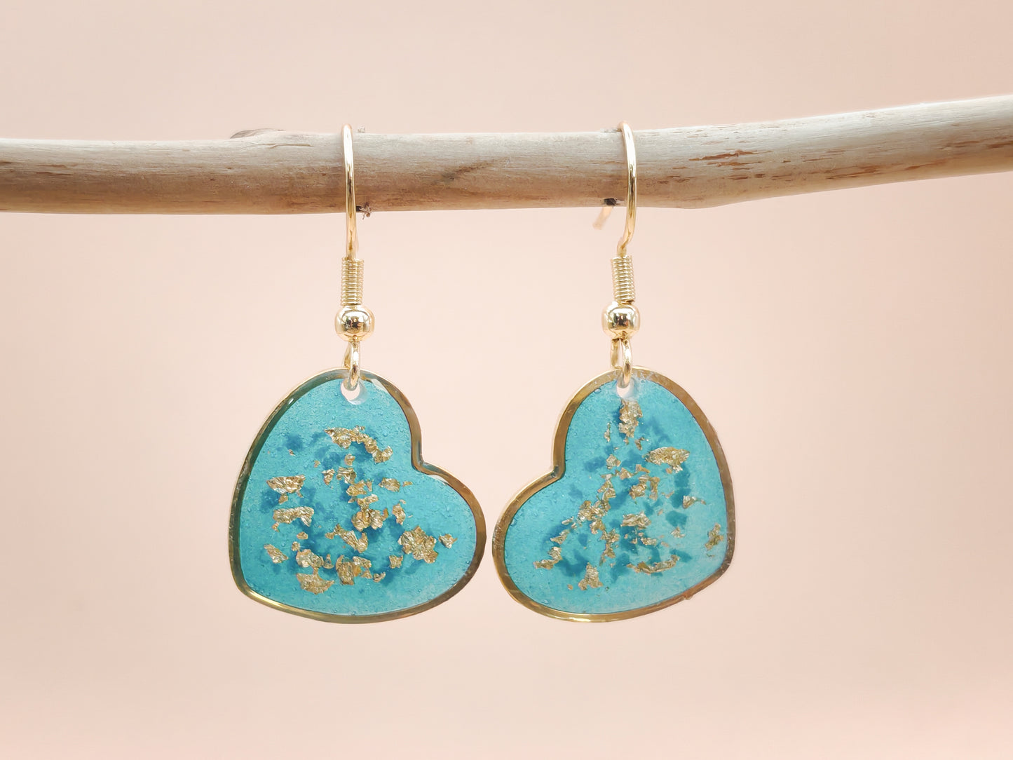 Boucles d’oreilles – Cœurs lumineux bleu turquoise aux éclats dorés