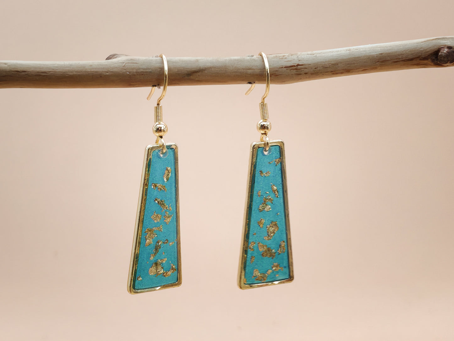 Boucles d’oreilles – Trapèzes bleu turquoise éclats dorés