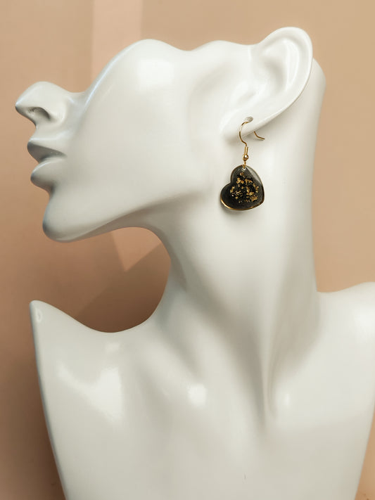 Boucles d’oreilles – Cœurs lumineux noirs aux éclats dorés