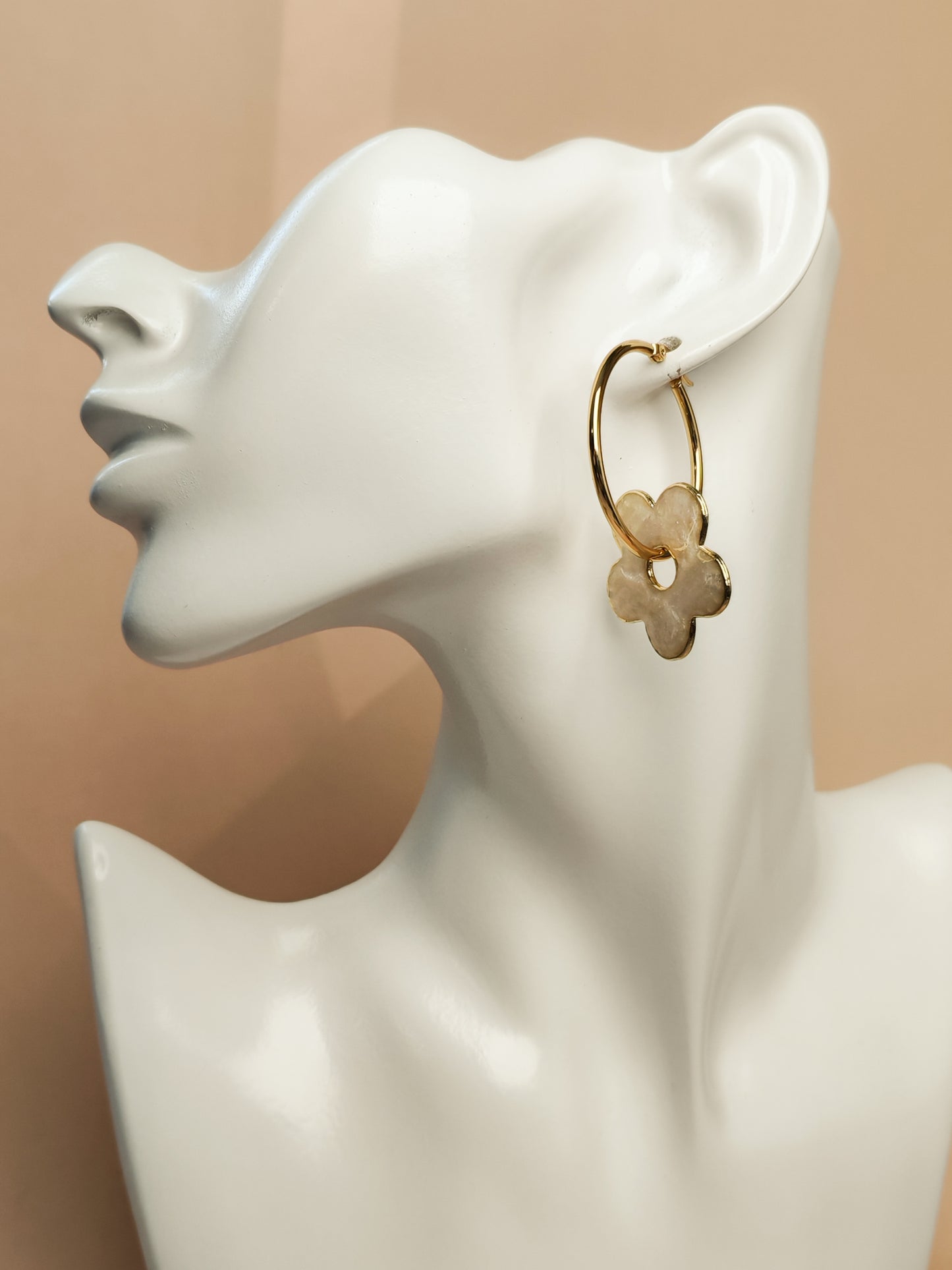 Boucles d’oreilles – Fleurs nacrées