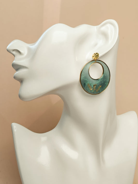 Boucles d’oreilles – Cercles profonds au feuillage doré