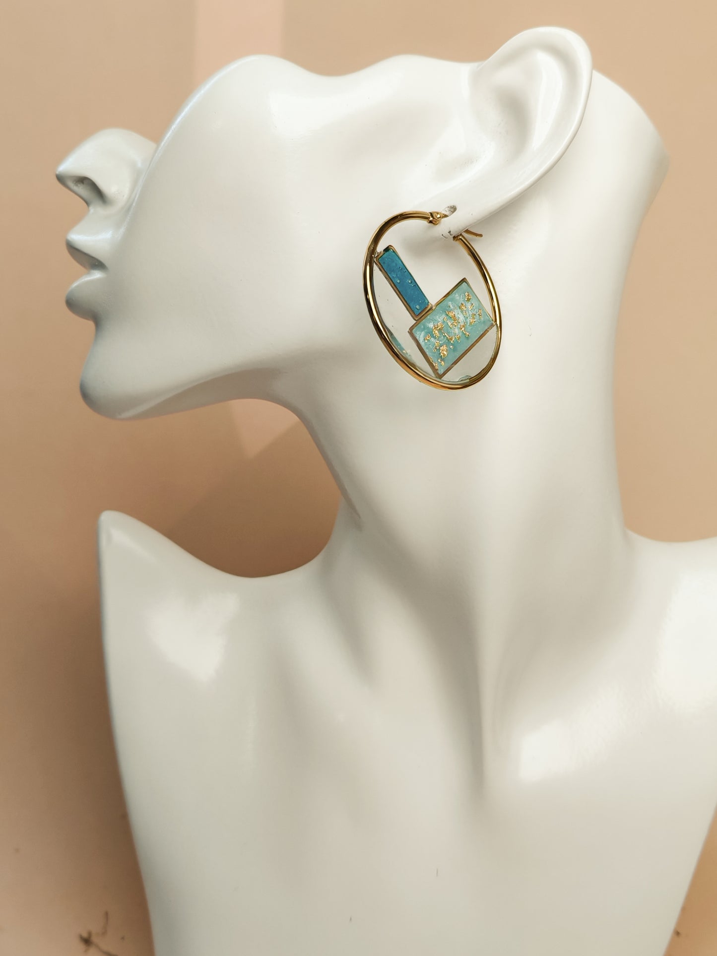 Boucles d’oreilles – Anneaux graphiques bleus et dorés