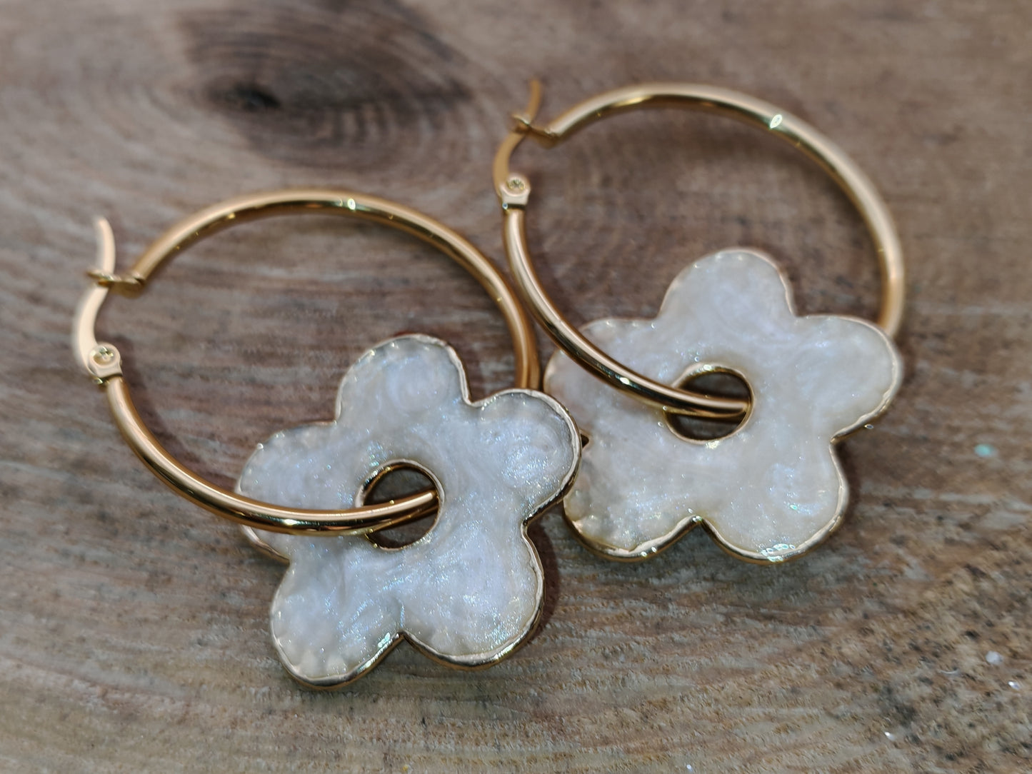 Boucles d’oreilles – Fleurs nacrées
