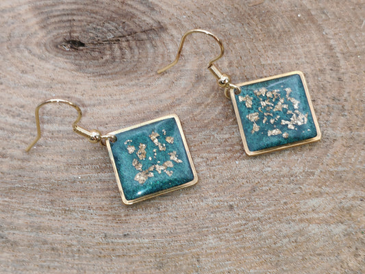 Boucles d’oreilles – Carrés verts profond aux éclats dorés