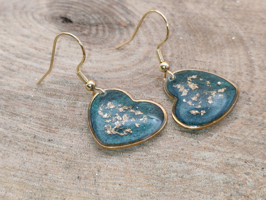Boucles d’oreilles – Cœurs lumineux vert bleuté aux éclats dorés
