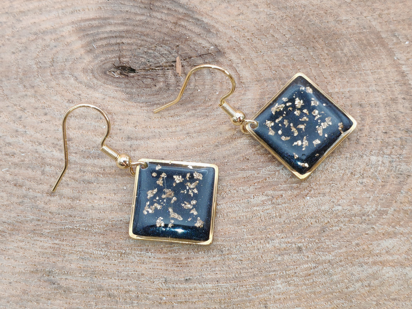 Boucles d’oreilles – Carrés noirs éclats dorés