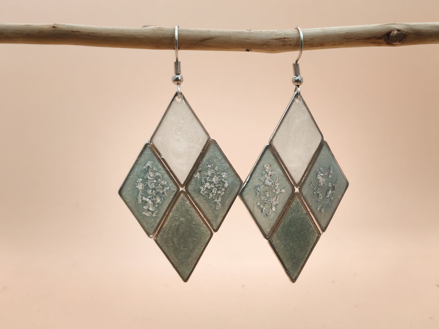 Boucles d’oreilles – Éclats croisés en vert profond