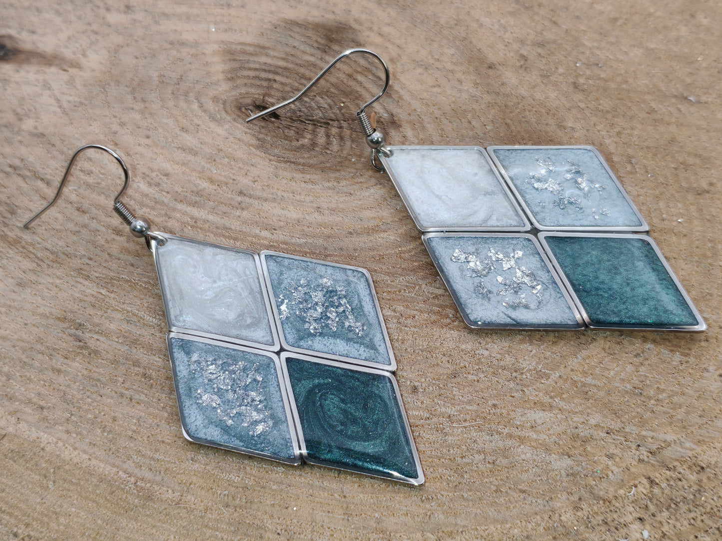 Boucles d’oreilles – Éclats croisés en vert profond