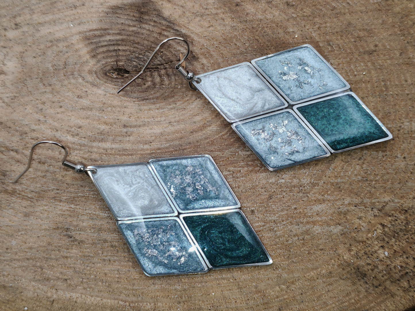 Boucles d’oreilles – Éclats croisés en vert profond