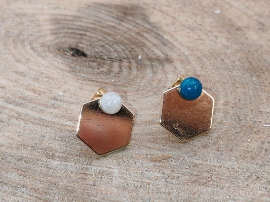 Clous d’oreilles – Éclats discrets et géométrie dorée