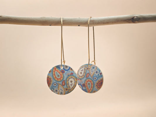 Boucles d’oreilles dormeuses – Arabesques bleutées