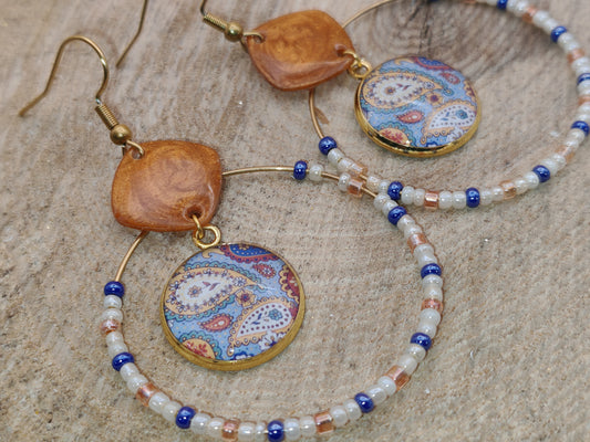 Boucles d’oreilles – Cercles perlés et arabesques colorées