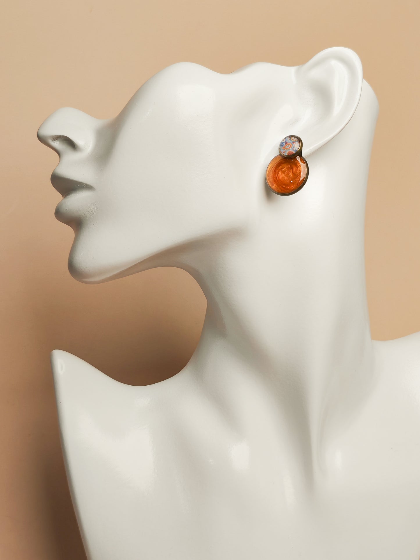 Clous d’oreilles – Reflets paisley ambrés