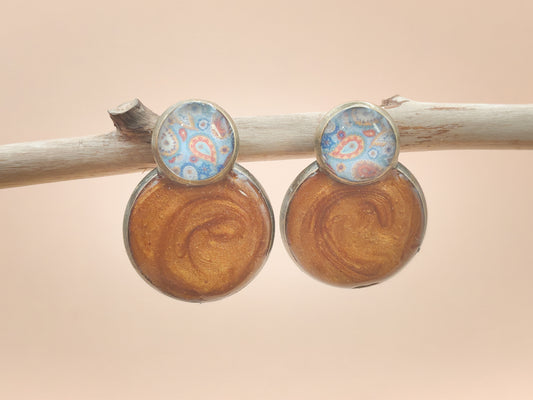 Clous d’oreilles – Reflets paisley ambrés