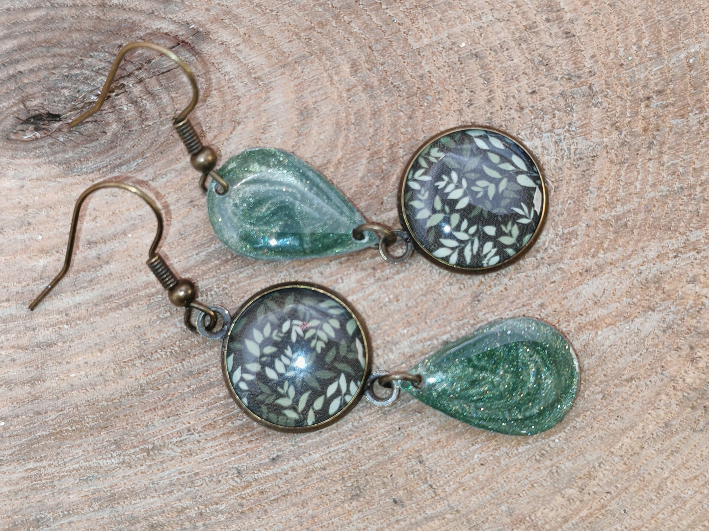Boucles d’oreilles – Feuillage nocturne et éclats verts