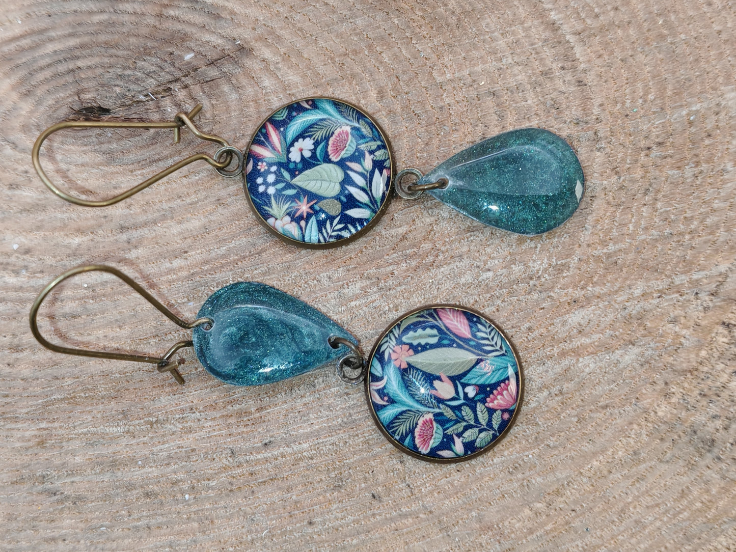 Boucles d’oreilles asymétriques – Feuillage nocturne