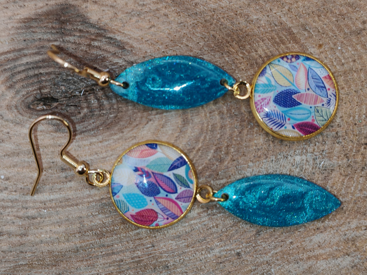 Boucles d’oreilles asymétriques – Feuillages turquoise
