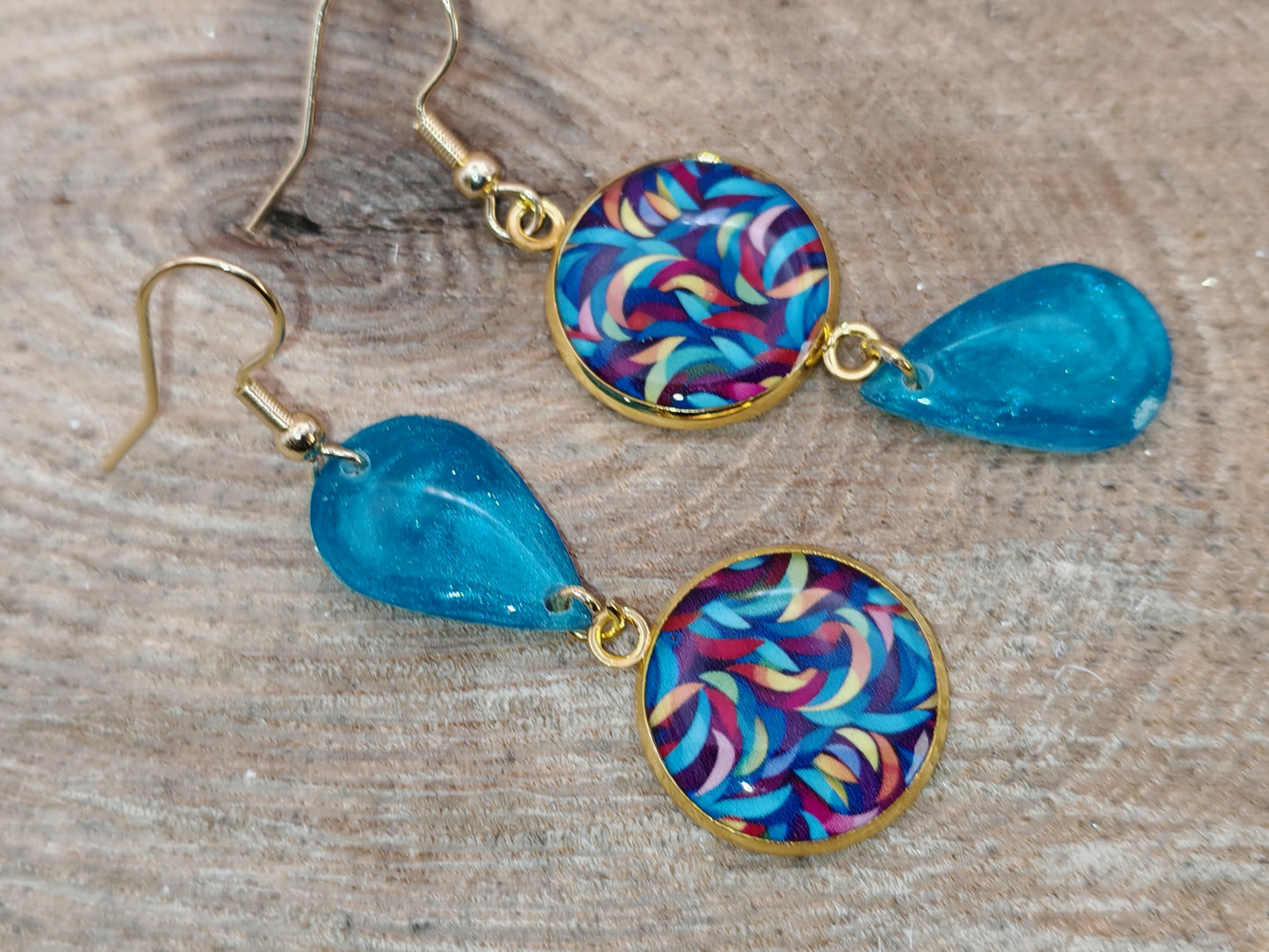 Boucles d’oreilles asymétriques – Tourbillons turquoise