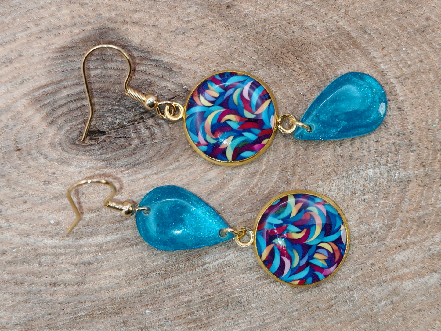 Boucles d’oreilles asymétriques – Tourbillons turquoise