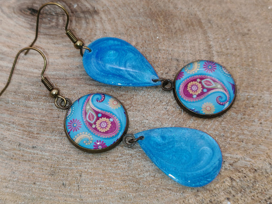 Boucles d’oreilles asymétriques – Paisley lumineux
