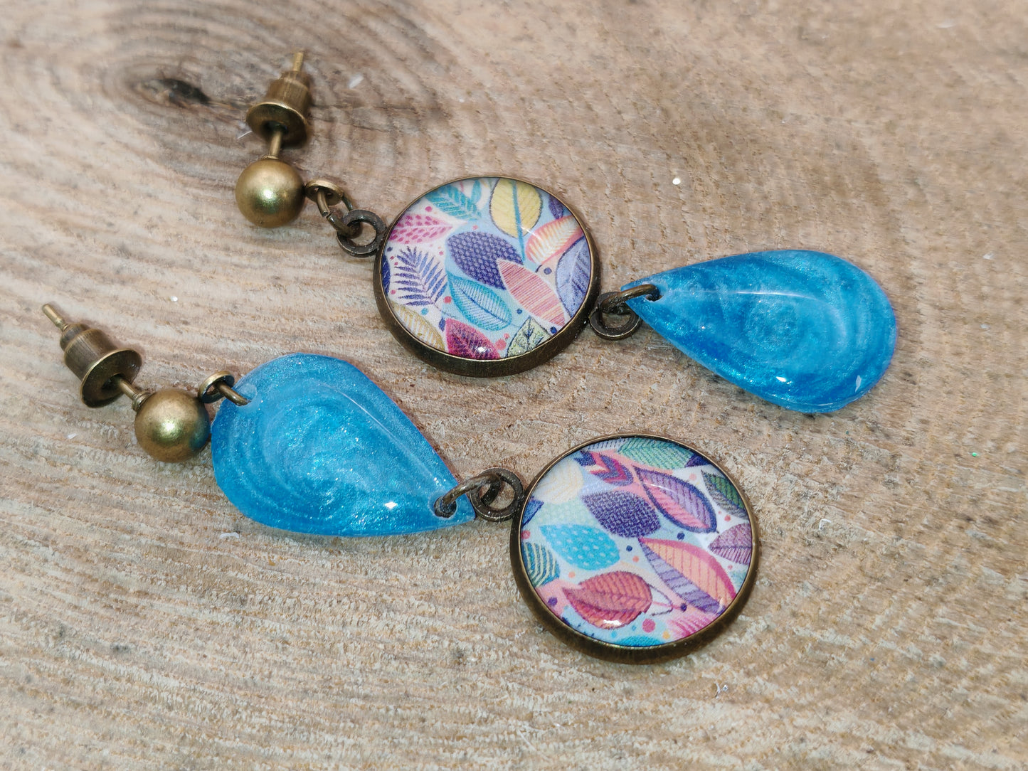Boucles d’oreilles – Feuillages pastel et éclats turquoise