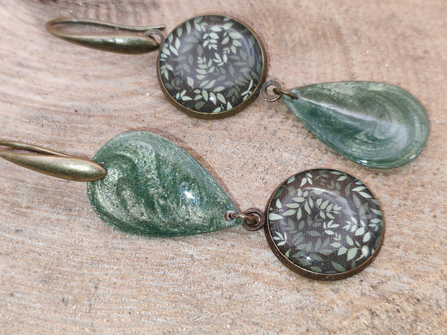 Boucles d’oreilles asymétriques – Feuillage nocturne