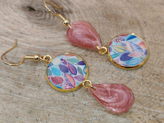 Boucles d’oreilles asymétriques – Feuilles poudrées