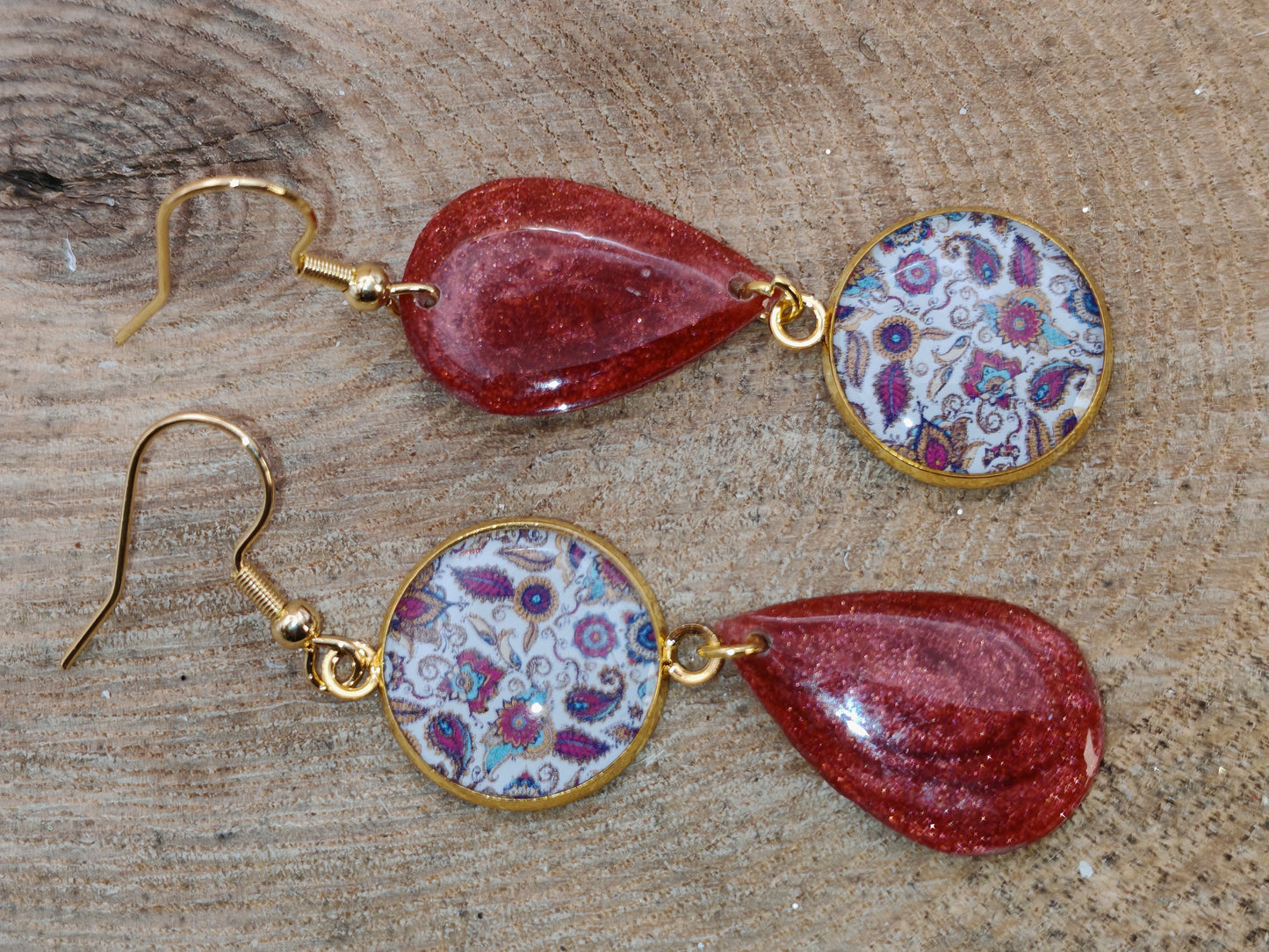 Boucles d’oreilles asymétriques – Arabesques rubis