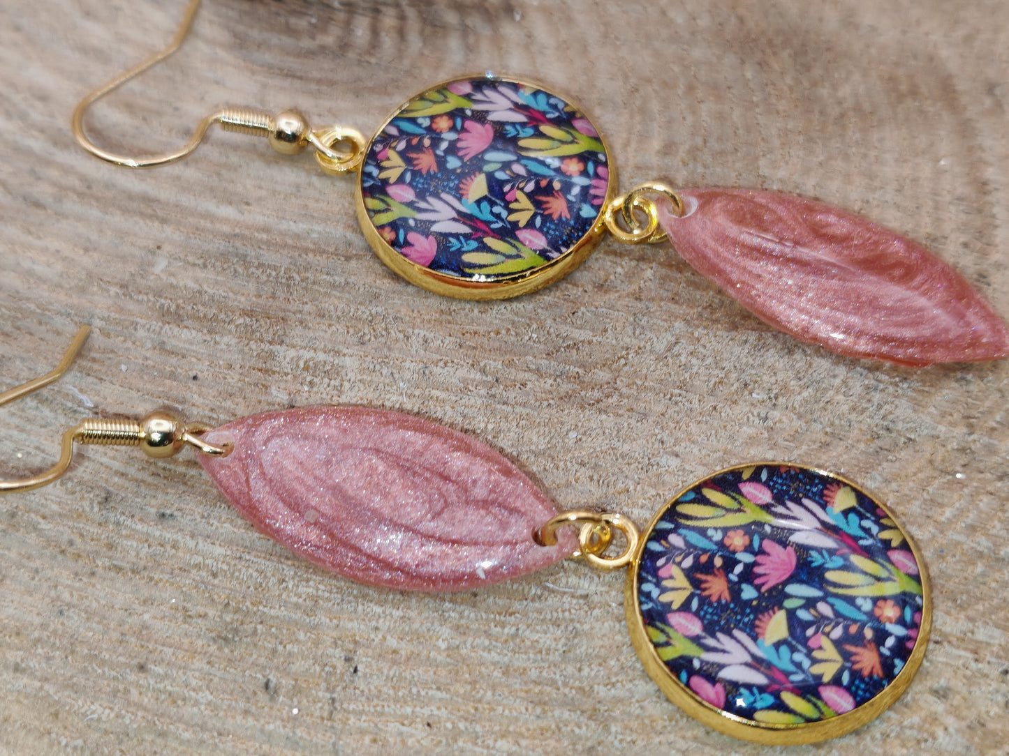 Boucles d’oreilles – Feuillages rosés scintillants