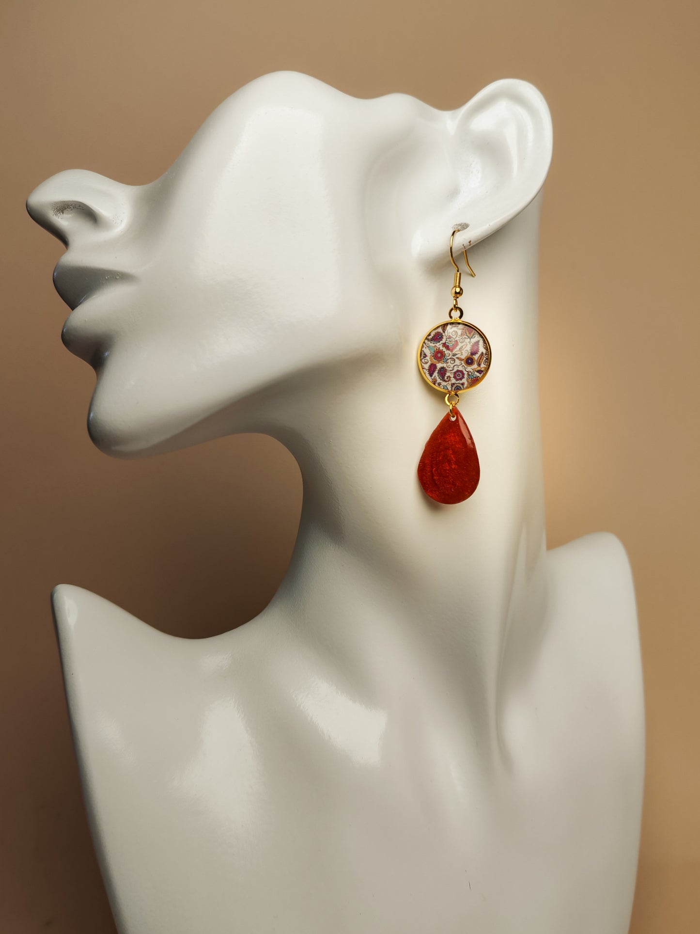 Boucles d’oreilles asymétriques – Arabesques rubis