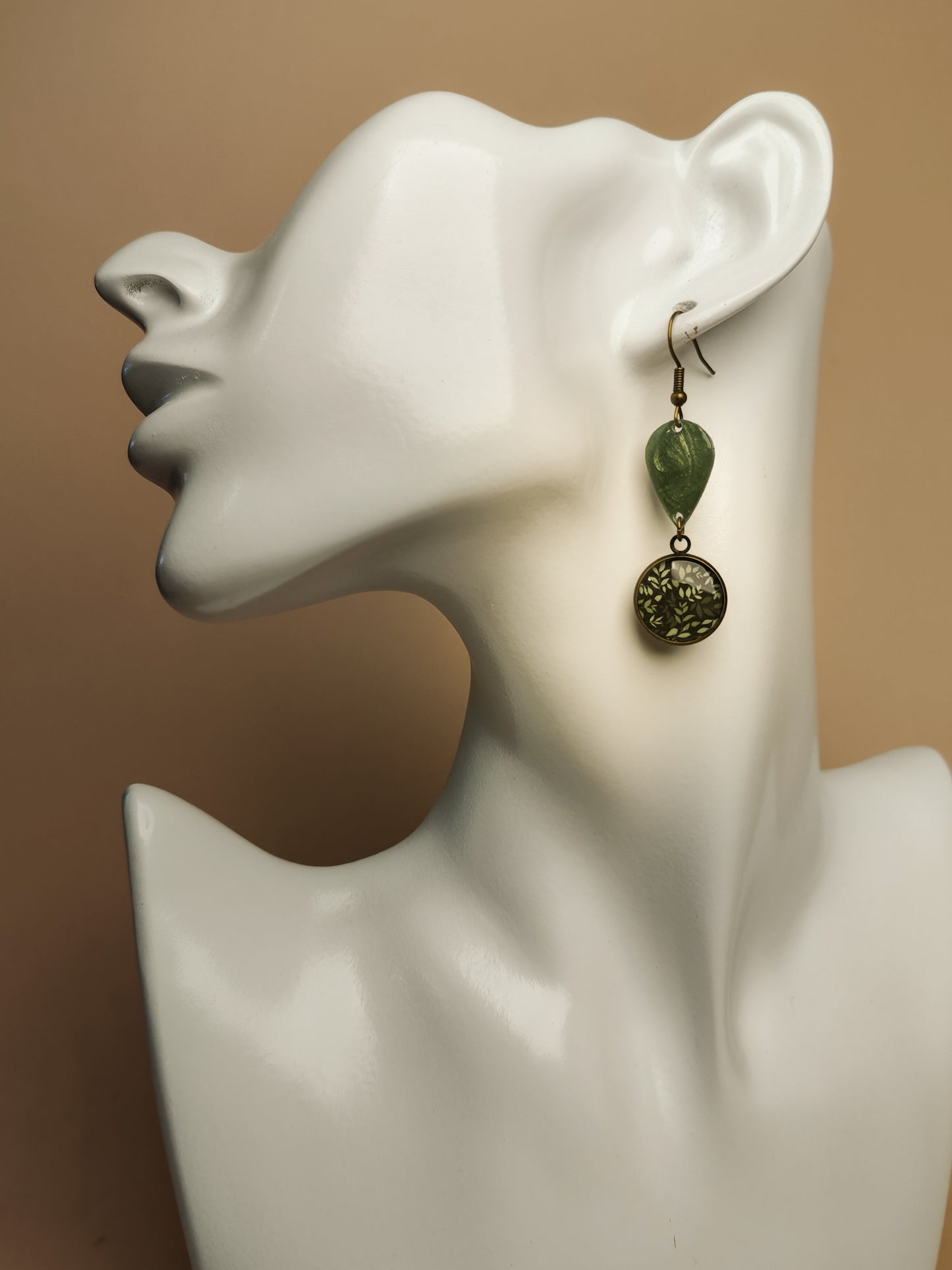 Boucles d’oreilles – Feuillage nocturne et éclats verts