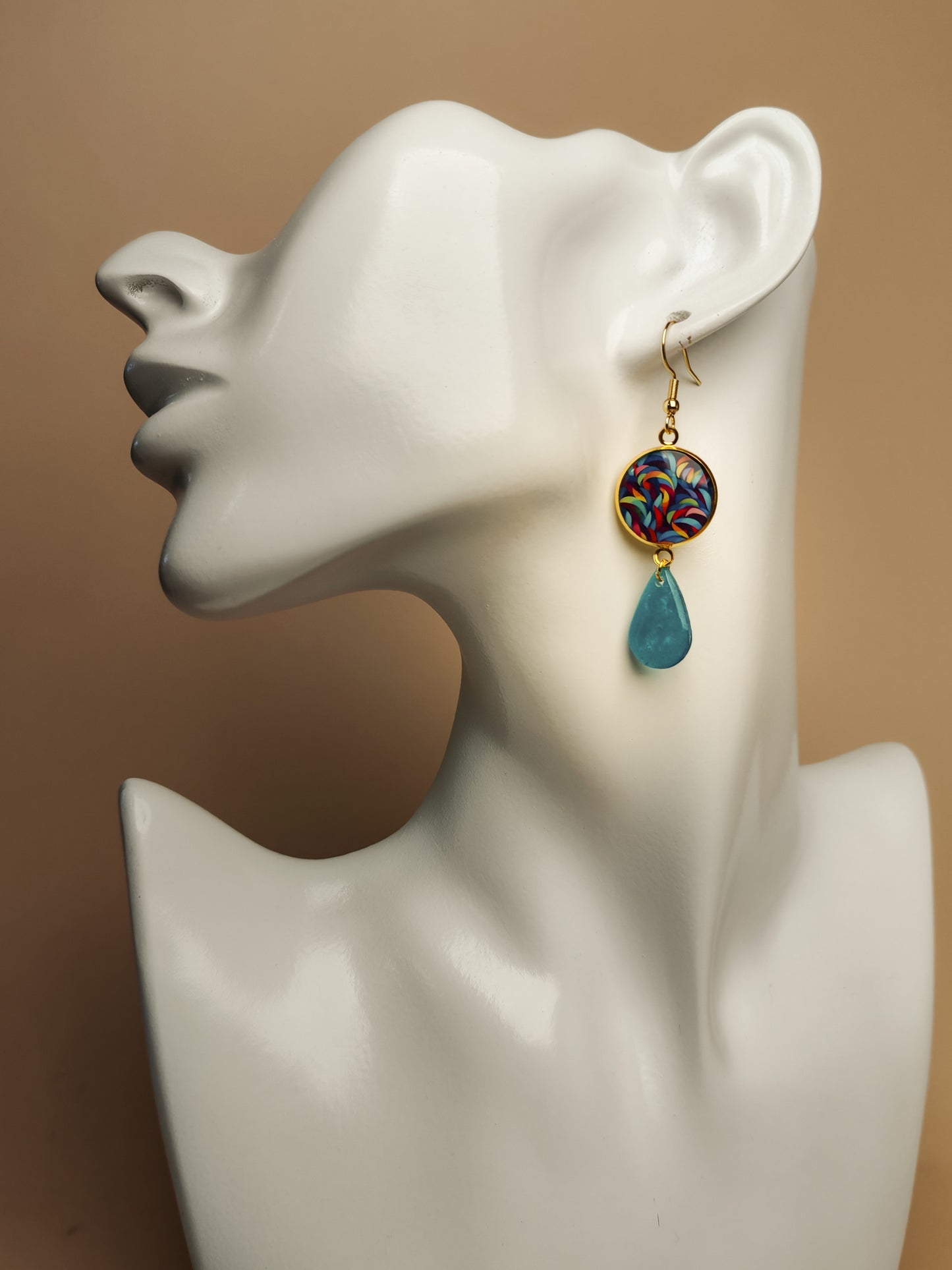 Boucles d’oreilles asymétriques – Tourbillons turquoise