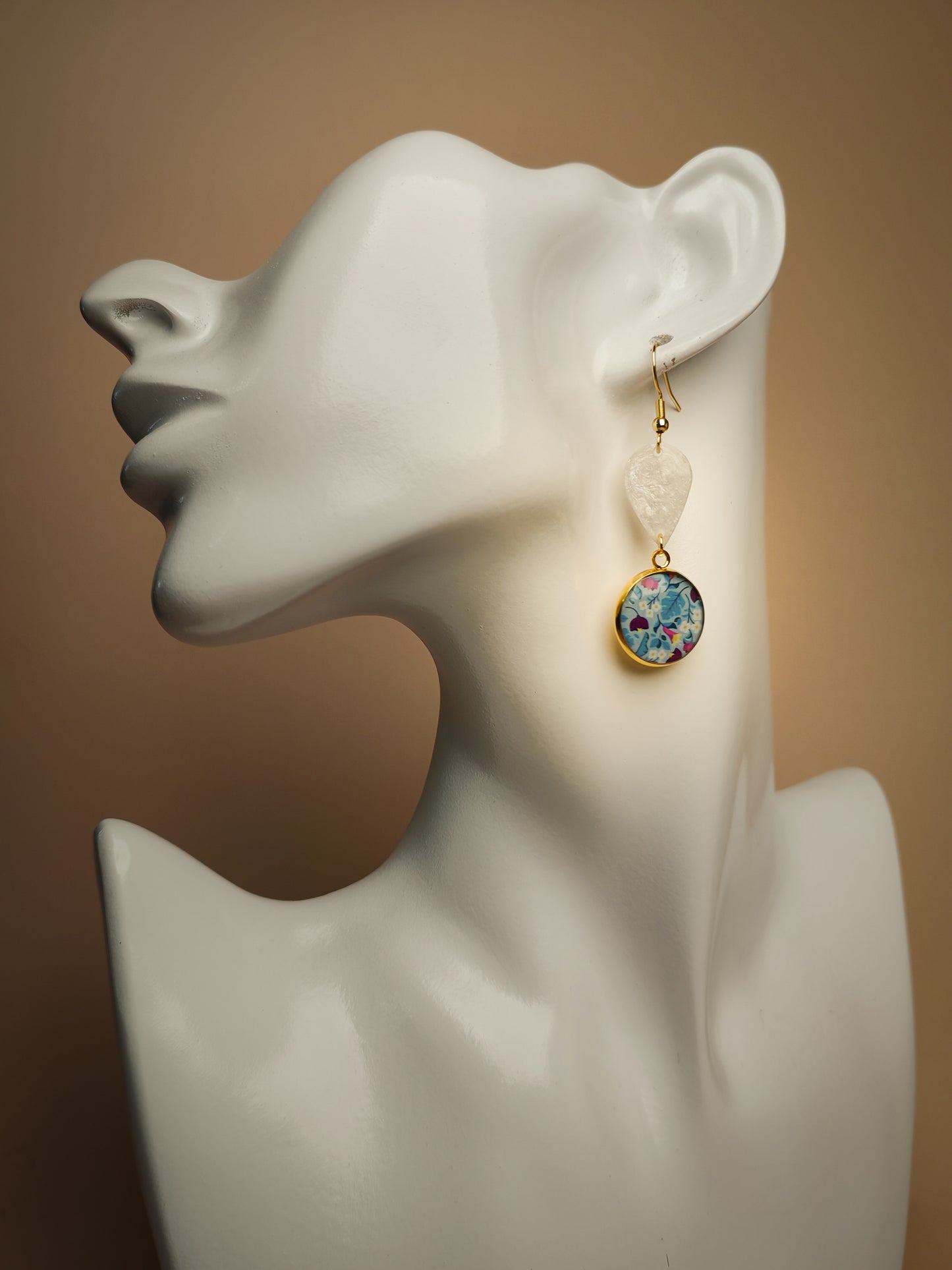 Boucles d’oreilles asymétriques – Floraisons givrées