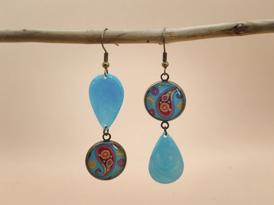 Boucles d’oreilles asymétriques – Paisley lumineux