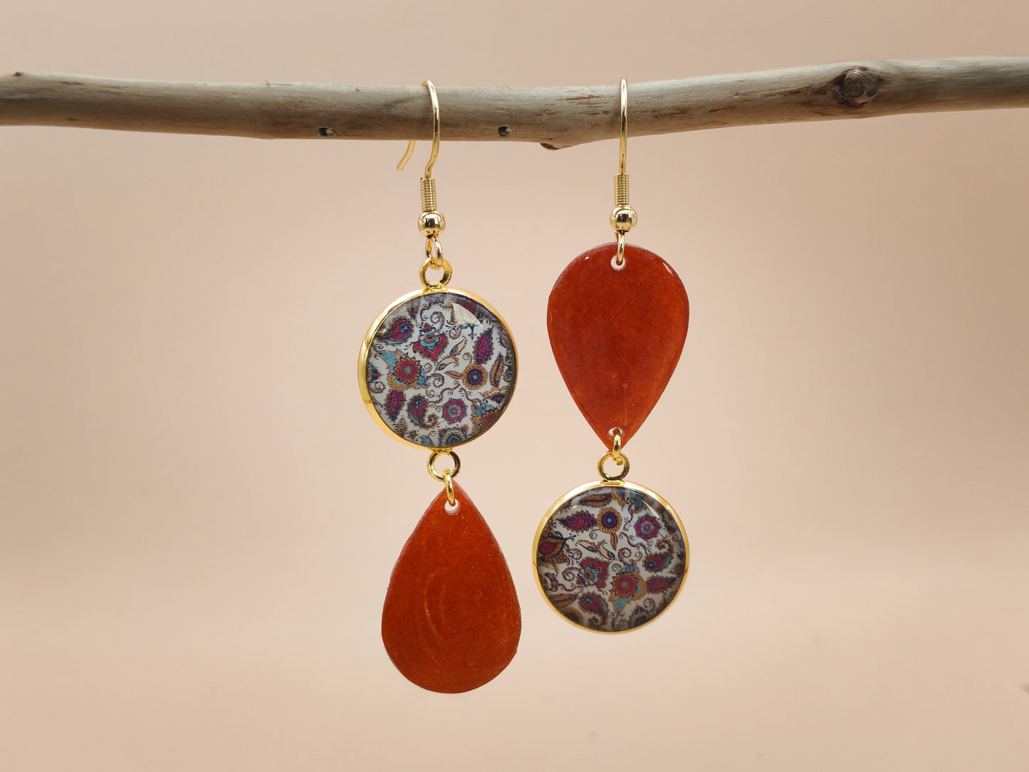 Boucles d’oreilles asymétriques – Arabesques rubis