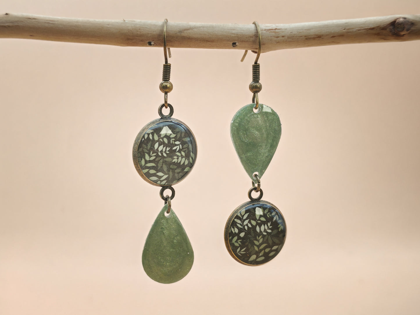 Boucles d’oreilles – Feuillage nocturne et éclats verts