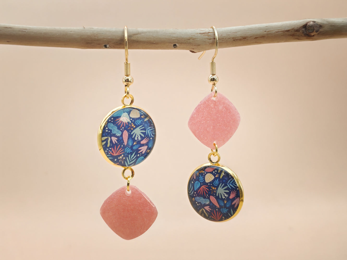 Boucles d’oreilles asymétriques – Jardin nocturne rosé
